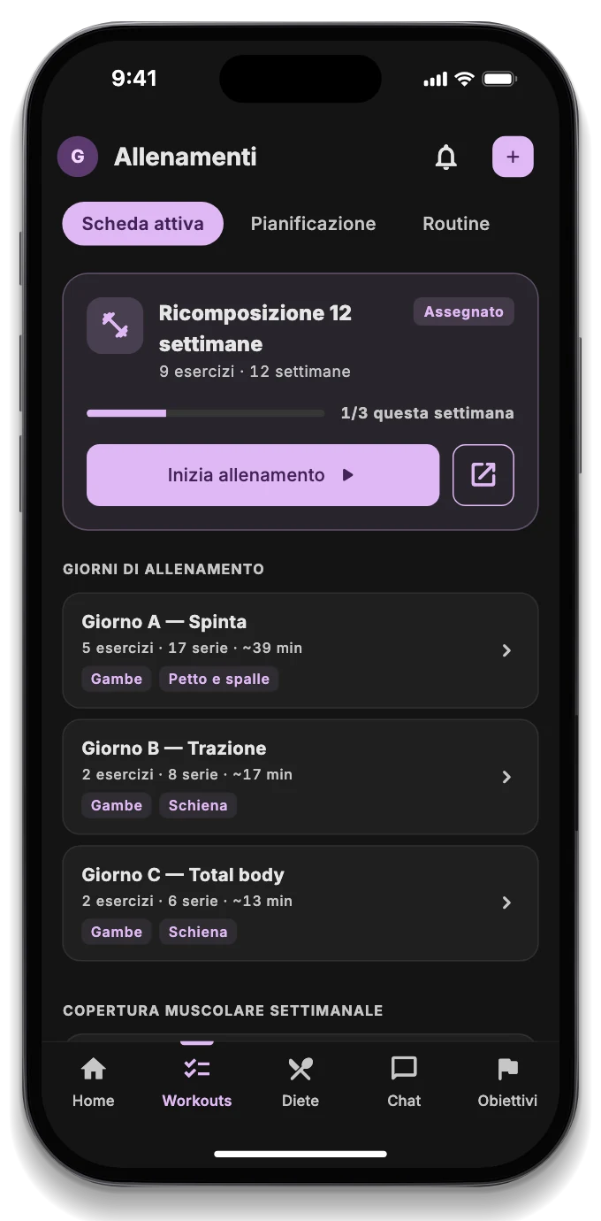 L'app del cliente con la scheda del giorno, la seduta prenotata e un messaggio del trainer
